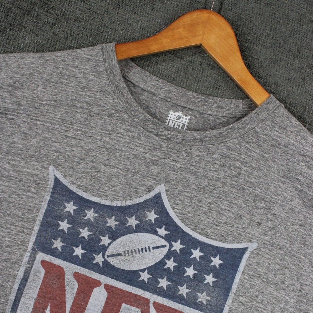 NFL Team Apparel Mens XL Gray Heather Distressed Shield Logo T-Shirt SS
